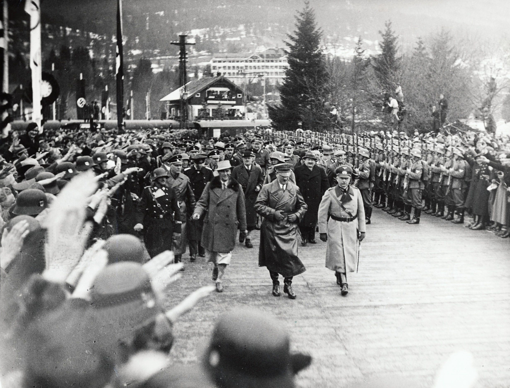 Adolf Hitler am Schlusstag der IV. Olympischen Winterspiele
